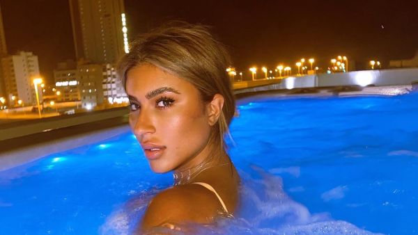 ليلى عبد الله "ليش يتم تصويرنا واحنا بالمايوه على البحر"!