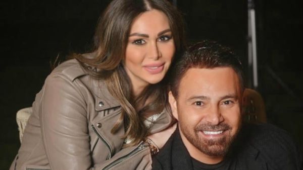 زوجة عاصي الحلاني تجبره على قبلة من الشفاه والأخير يهرب..فيديو طريف!