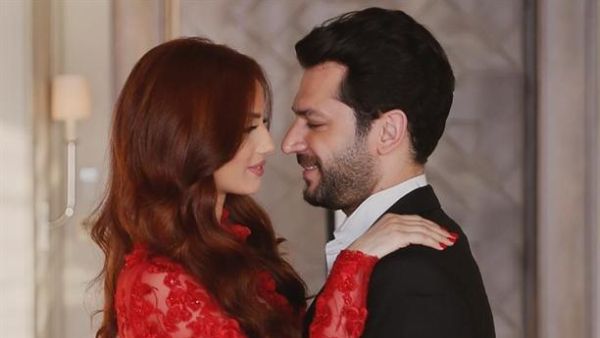 مراد يلدريم وزوجته إيمان الباني يعيشان ألم الفقدان مجدداً بعد خسارة الجنين!