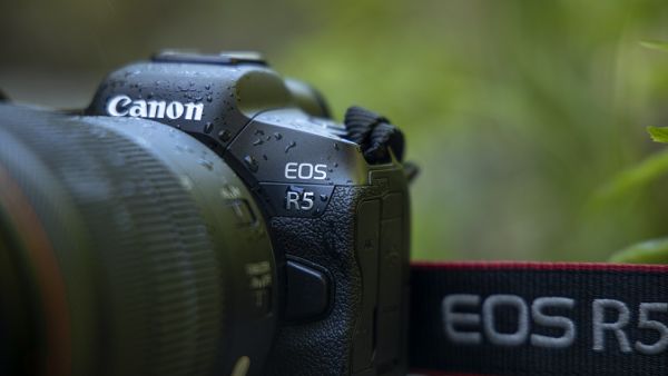 الكاميرة الجديدة EOS R5 كانون تطلق الكاميرتين الجديدتين EOS R5 و EOS R6بأداء فائق يرتقي بالقدرات الإبداعية لعشاق ومحترفي التصوير