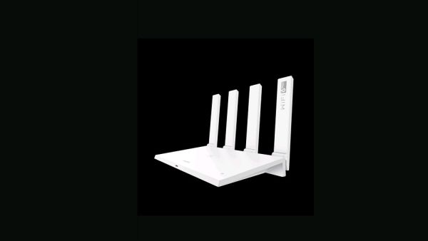 HUAWEI WiFi AX3 HUAWEI WiFi AX3: استمتع باتصال خالي من كلمة المرور للشبكة اللاسلكية مع تقنية NFC التي تتيح الاتصال عبر التلامس