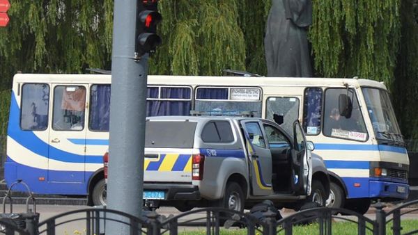Armed man takes bus full of hostages in Ukraine (Twitter)