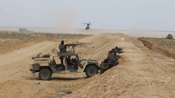 قوات تونسية على الحدود مع ليبيا