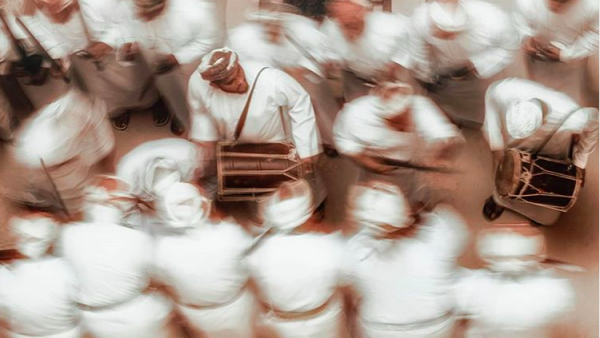 Omani folk dance called Al-Razhah, Fatimah Al-Sabeeha (Instagram)