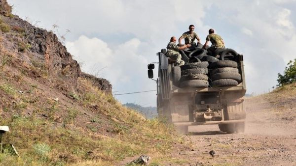 تدعم تركيا باكو بشكل واضح، وذلك بعد اتفاقها معها على تنفيذ تدريبات عسكرية مشتركة داخل الأراضي الأذرية