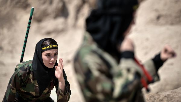 وتقول الولايات المتحدة إن بإمكانها ذلك إذ ما زالت مذكورة في قرار للأمم المتحدة يدعم الاتفاق النووي. 