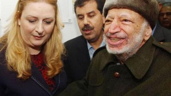 اعتذار مثير للجدل لسهى عرفات بسبب حرق علم الإمارات في القدس