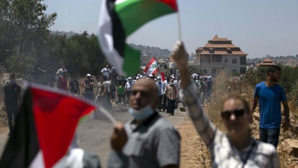 Palestinians march in the village of Turmus Aya, north of Ramallah in the occupied West Bank, during a protest march against the building of Israeli settlements, on August 7, 2020. ABBAS MOMANI / AFP