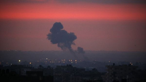 Smoke rises in the distance after war planes belonging to the Israeli army carried out airstrikes over Khan Yunis, in the Southern Gaza Strip early morning on August 21, 2020. Israeli planes launched raids against Gaza late on August 20 in response to rocket fire, security sources in the Palestinian enclave said, as mediators sought to broker an end to the latest flare-up.  SAID KHATIB / AFP