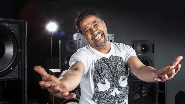 الشاب خالد يطرح "اسمها بيورت" تضامنًا مع ضحايا الانفجار