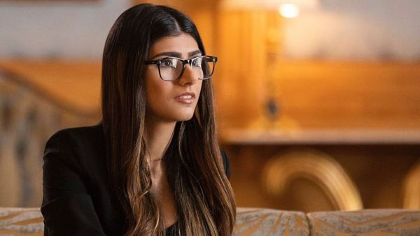 Aiwaaaaaa! Mia Khalifa Is Auctioning Her Glasses and Retainer to Collect Donations to the Lebanese Red Cross