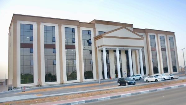 جامعة أبوظبي تقدم منحاً دراسية للطلبة المتفوقين في مدينة العين