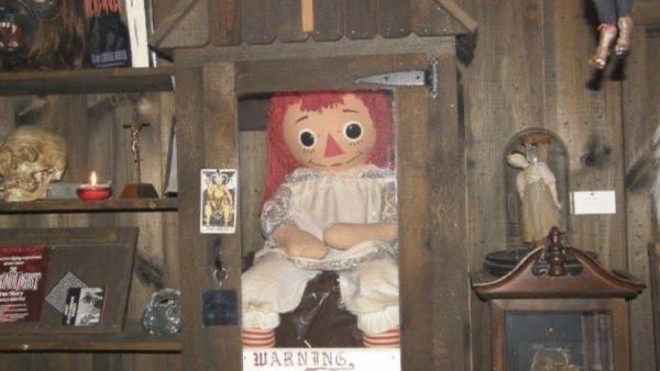Annabelle was still in her glass enclosure in the Occult Museum in Connecticut, despite all the rumors. (Twitter)