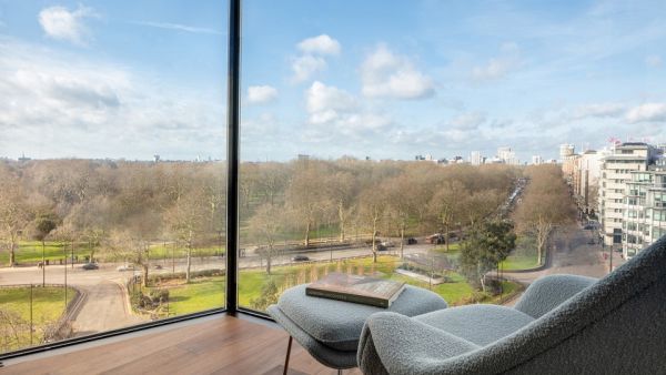 Four Seasons Hotel London at Park Lane Unveils the Hyde Park Suite and Newly Designed Rooms