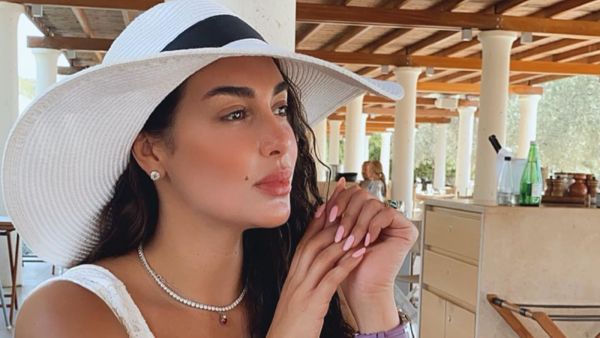 Is She OK? Yamine Sabri Gives Cold Reaction To Salt Bae's Majestic Smooth Salting (Video)