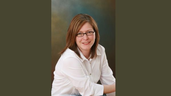 Lori MacVittie F5 Networks Financial Services Organizations Embrace Multi-Cloud Adoption