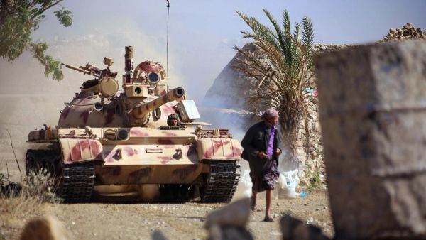 Popular resistance tank in Taiz, Yemen (AFP)