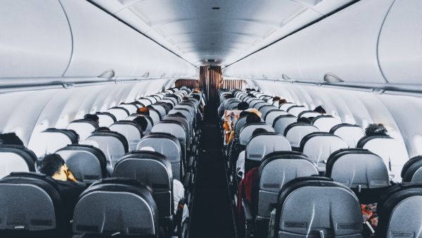 ماذا يعني عندما تحلم أنك على متن طائرة؟