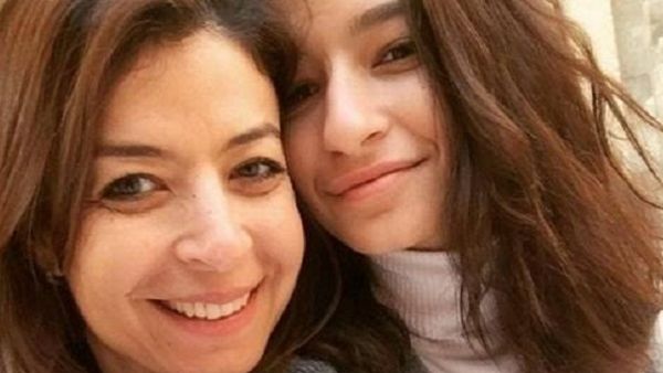 منال سلامة و ابنتها تنجوان من حادث مريع