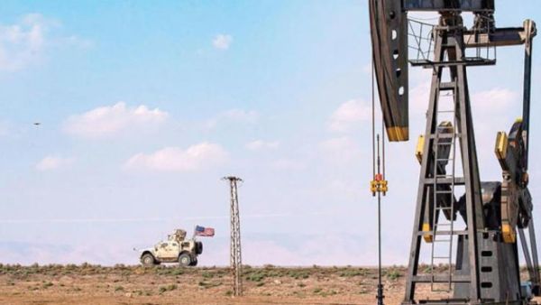 دورية أمريكية قرب أحد حقول النفط شرق سوريا