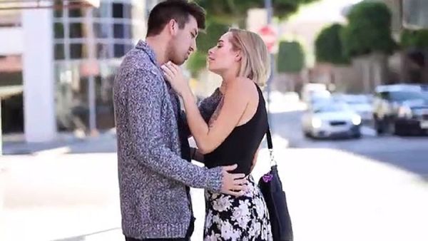 قبلة في الشارع