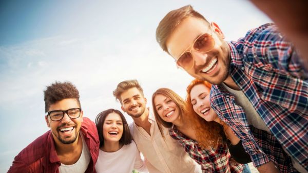  الصديق الحقيقي يساعدنا على الشعور بالراحة