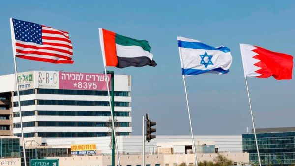 عبرت "القيادة الوطنية"، التي تضم أعضاء في منظمة التحرير الفلسطينية وحركة حماس  عن رفضها "الحاسم لرفع علم الاحتلال والقتل والعنصرية على سارية الذل في أبوظبي والمنامة