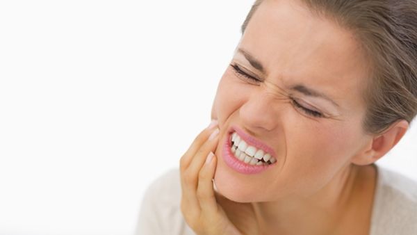 خلاصة الفانيليا فهي تحتوي على مادة الأوجينول التي لها خصائص مطهرة ومسكنة لمحاربة التسوس