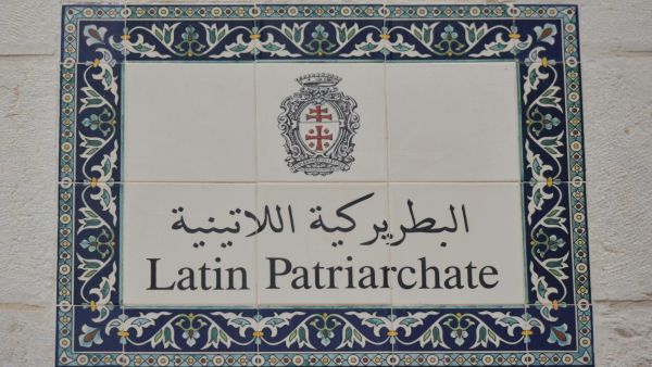 التطلع هو إلى بطريرك من الشعب ذي اهتمام وطني. قائد روحي مؤمن، ومهتم بكل حاجات أبناء رعيته والمسيحيين، وكل سكان المنطقة