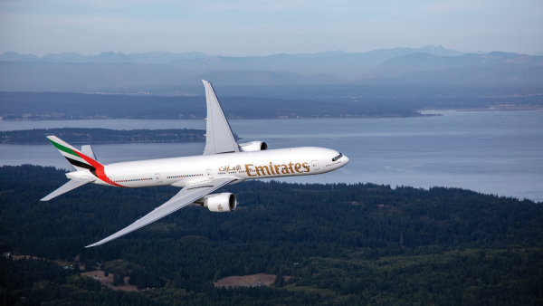 طيران الإمارات تطرح عروضاً خاصة للطلبة وعائلاتهم