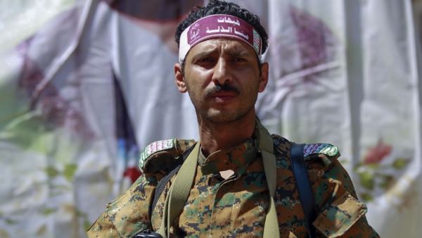 A fighter loyal to Yemen's Huthi rebels stands guard during a rally commemorating the death of Shiite Imam Zaid bin Ali in the capital Sanaa, on September 14, 2020. MOHAMMED HUWAIS / AFP