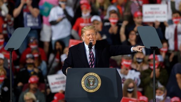President Donald Trump speaks at a campaign rally at Atlantic Aviation on September 22, 2020 in Moon Township, Pennsylvania. JEFF SWENSEN / GETTY IMAGES NORTH AMERICA / Getty Images via AFP