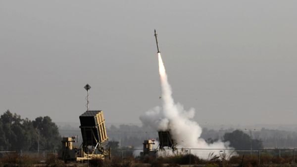 An interceptor launched from the Iron Dome missile defense system | Photo: AFP / Menahem Kahana