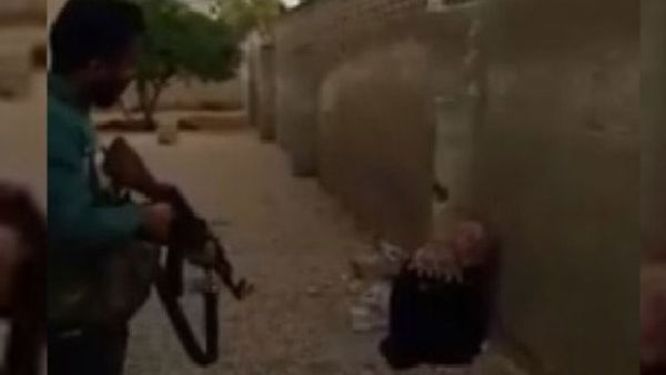 شاب سوري يقتل شقيقته أمام الكاميرا بـ سلاح كلاشينكوف  تحت شعار "غَسِل عارك"..فيديو مُرعب!
