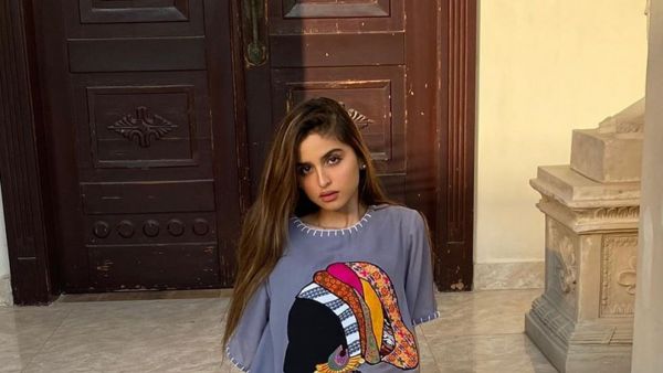 حلا الترك تطل على الجمهور بلوك جديد..والجمهور "هاي حلا"!!!