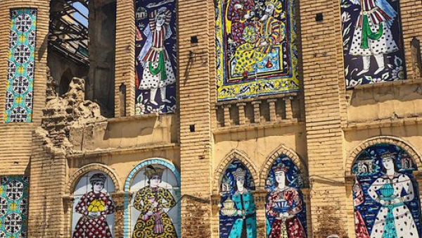 Art on the walls of Tehran, Iran (Twitter)