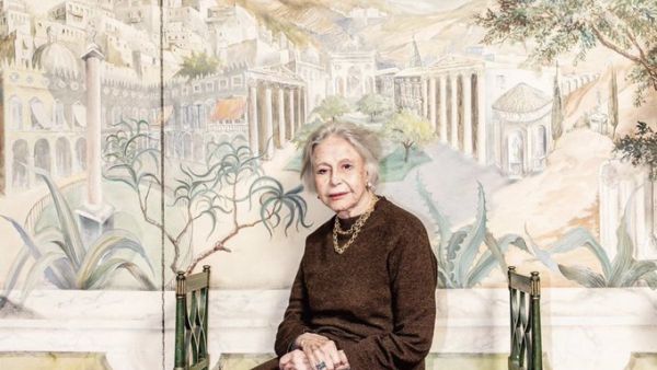 Lady Yvonne Sursock Cochrane (Twitter)