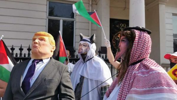 Protest held outside the Bahraini Embassy in London to denounce the normalisation of ties between Bahrain and UAE with 'Israel.' (Twitter)