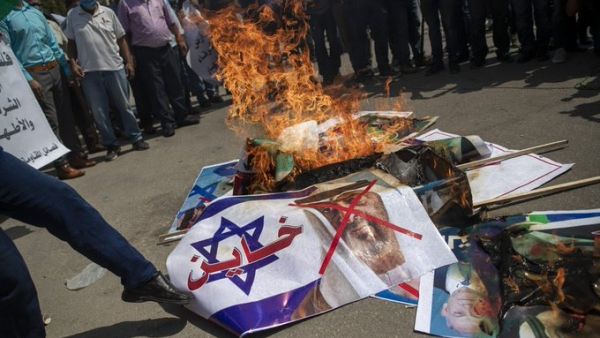 Palestinians burn pictures of U.S. President Trump, Israeli Prime Minister, Bahrain's King and Abu Dhabi Crown Prince during a protest against the United Arab Emirates and Bahraini normalization agreement with Israel, in Gaza City, September 15, 2020. (Twitter)