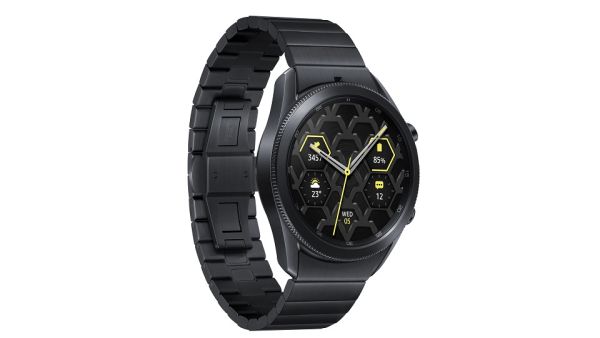 سامسونج تطلق الإصدار الأحدث من ساعتها الذكية Galaxy Watch3 بلون التيتانيوم في الإمارات 