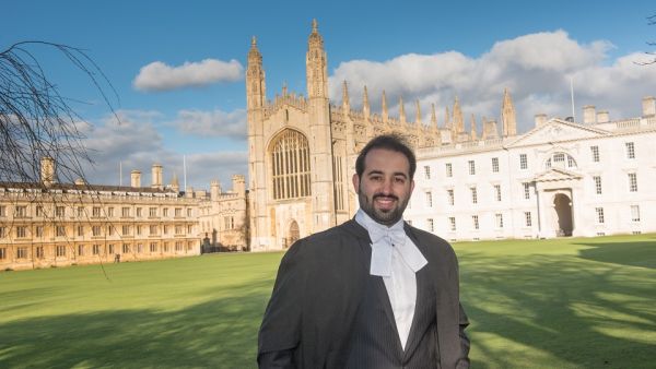 عندما تخرجت من جامعة جورجتاون، كان لدي دافع قوي للقيام بشيء ما، للمساهمة بطريقة ما، لكنني لم أكن متأكدًا من أين أو كيف. مؤسسة قطر :خريج جورجتاون يستعرض مسيرته المهنية ويتذكر كيف ساعده تعليمه في ابتكار حلول للحصار و الوباء.