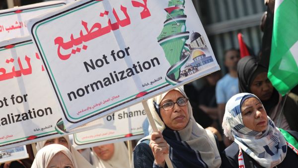 Palestinians gather to protest a deal between the United Arab Emirates (UAE) and Israel to normalize ties in Gaza City, Gaza on August 19, 2020. Photo: AFP Forum via Anadolu Agency/ Mustafa Hassona