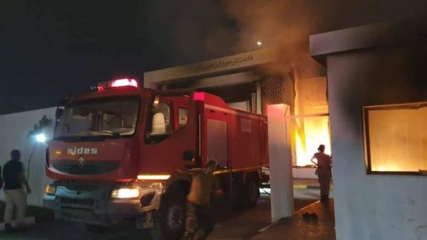 إضرام نيران في مقر حكومي ببنغازي