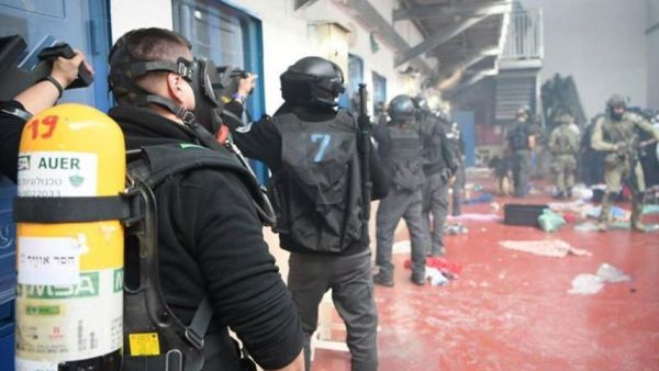 اقتحام سجن عوفر/ أرشيفية