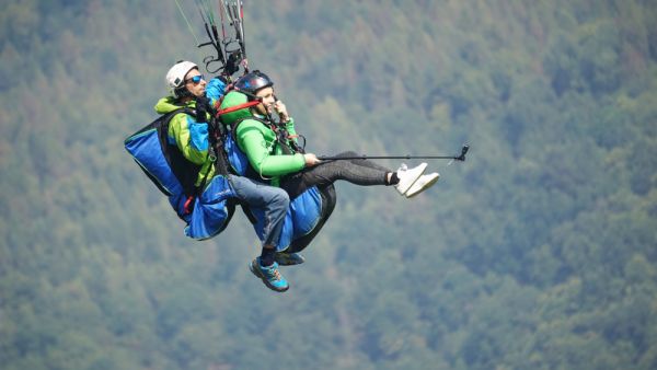 An American tourist dropped her phone while shooting selfie footage in France (Shutterstock/ File Photo)