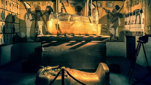King Tut tomb and sarcophagus at the Tutankhamun exhibition on December. (Shutterstock/ File Photo)