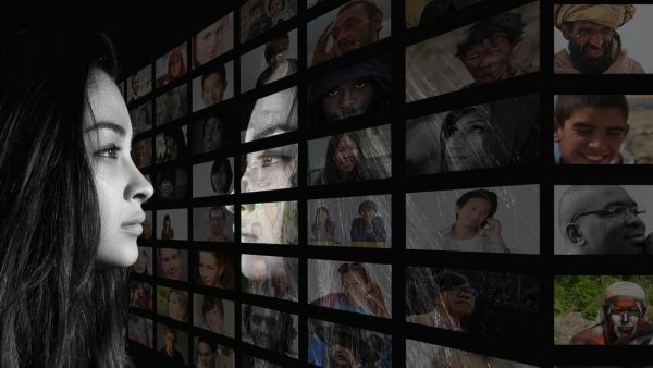 كيف تؤثر وسائل التواصل الاجتماعي على علاقتك؟