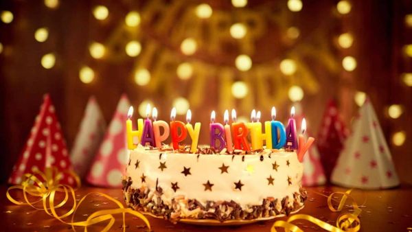 قد تعتبرين عيد ميلادها فرصة للالتقاء بالأصدقاء القدامى منذ الطفولة قد تعتبرين عيد ميلادها فرصة للالتقاء بالأصدقاء القدامى منذ الطفولة