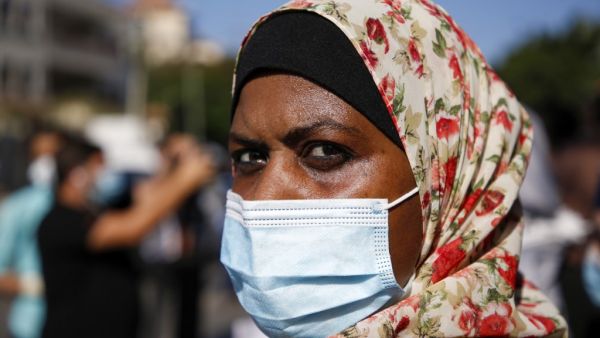 A Palestinian woman, wearing a protective face mask, takes part in a demonstration to how their support to prisoners held in Israeli jails, in Gaza City on October 5, 2020. Mohammed ABED / AFP