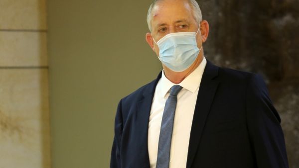 Israeli Alternate Prime Minister Benny Gantz arrives to attend a meeting at the Knesset (Parliament) in Jerusalem on October 15, 2020. Alex KOLOMIENSKY / POOL / AFP